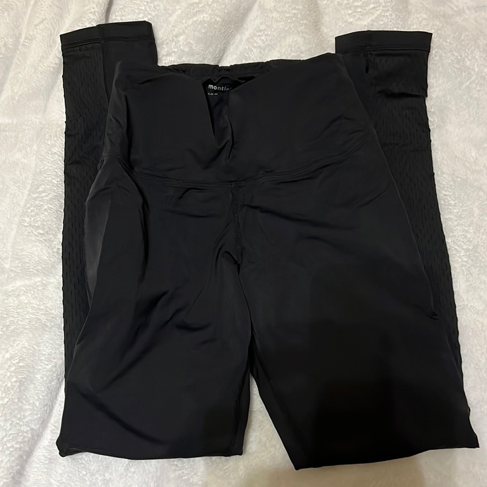 Black leggings with cutouts